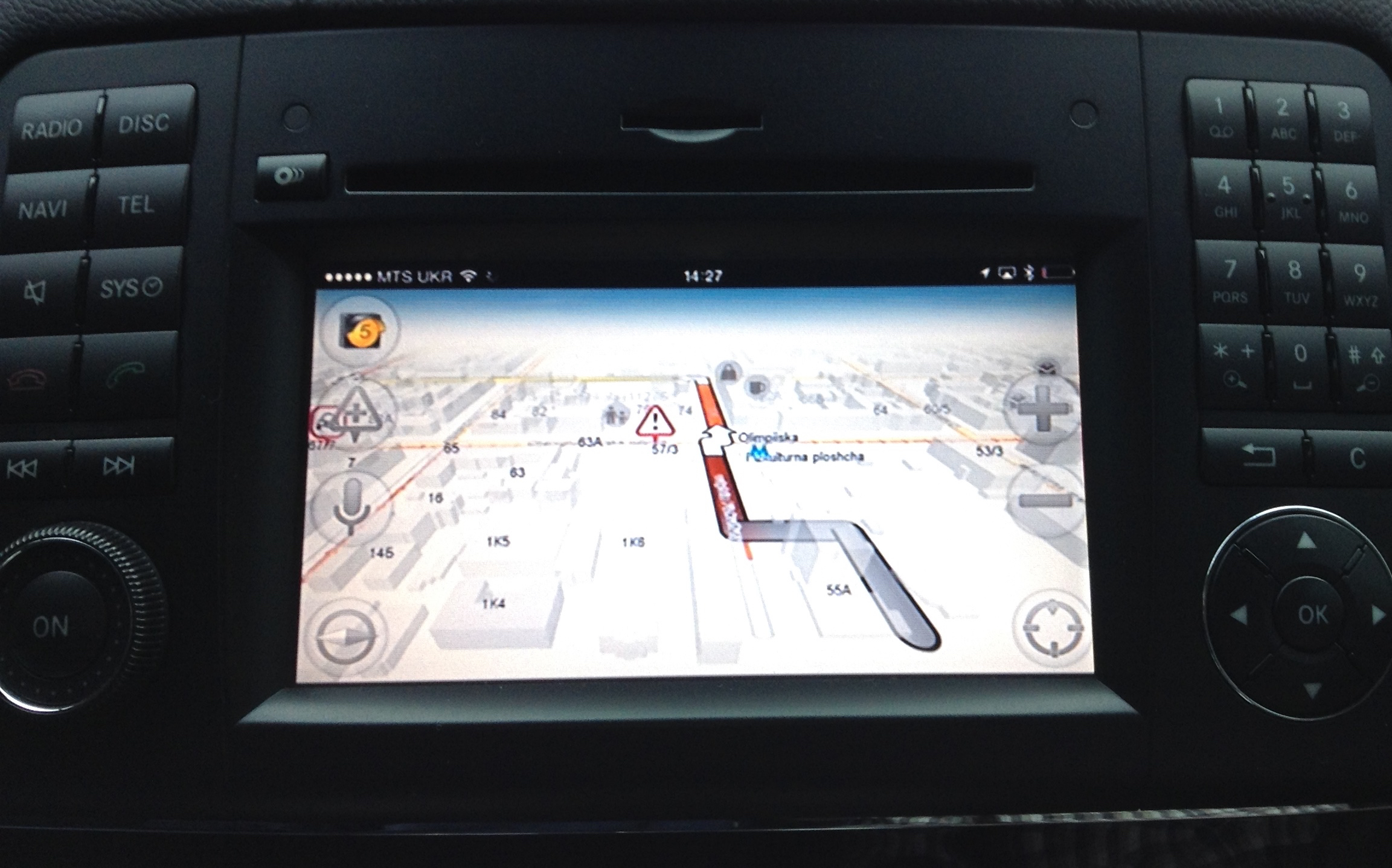 Яндекс.Навигатор на штатной голове Mercedes-Benz ML 350 CDI через AirPlay Mirroring в Apple TV